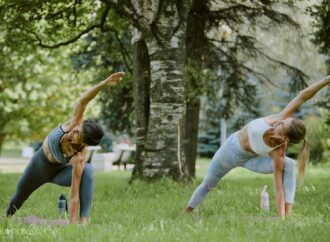 Co to jest joga i co daje? Zobacz, jak wpływa na zdrowie i samopoczucie