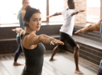 Joga a pilates – różnice, efekty, co wybrać? Porównanie i wskazówki
