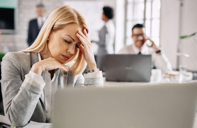 Wypalenie zawodowe. Czy wiesz, jak sobie radzić? Przeczytaj i wróć do formy