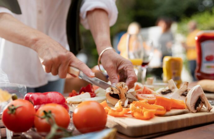 Jak grillować (bardziej) zdrowo, lekko i bez wyrzutów sumienia. Rady eksperta
