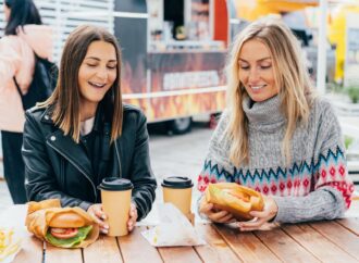 5 produktów, które szkodzą tętnicom. Czy masz je na talerzu? Rady dietetyka