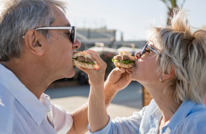 5 produktów, które zatykają tętnice. Dietetyk wyjaśnia, na co uważać