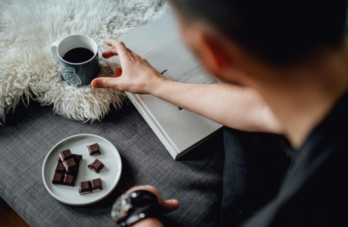 Dieta na dobry nastrój. Co jeść, by naturalnie podnieść poziom serotoniny. Jedzenie dla dobrostanu