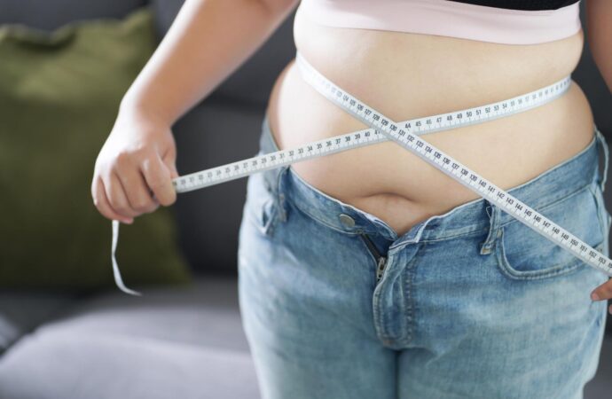 Jak schudnąć z brzucha i zmniejszyć tłuszcz trzewny? Sprawdź rady dietetyka