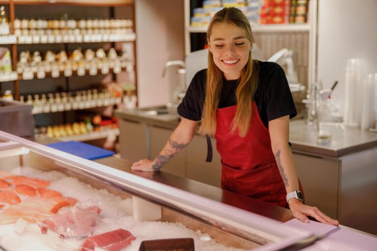 Wędliny z Biedronki pod lupą dietetyka. Co warto kupić, a czego nie?