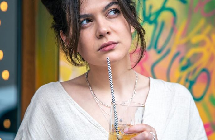 Jak przestać przejmować się opinią innych i uwierzyć w siebie? Psycholożka radzi, jak uciszyć wewnętrznego krytyka