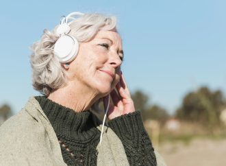 Wellbeing seniorów: jak dbać o siebie w dojrzałym wieku. Przepis na dobre życie